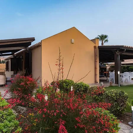 Anna Maria Villa *
